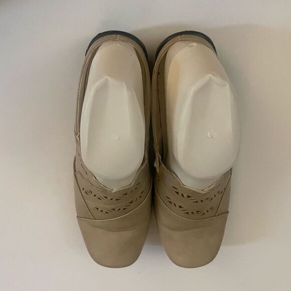 East Street Women’s Beige Slip On Flats Clogs Size 7.5 - Picture 7 of 8